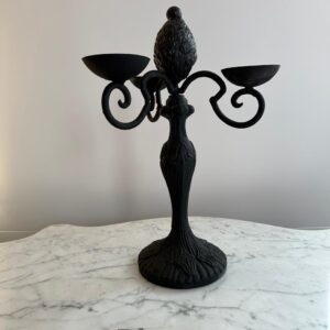 CANDELABRO - EM FERRO - PARA 3 VELAS -  PINHA CENTRAL  - R031.113