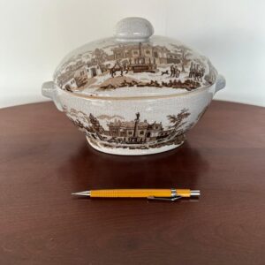 SOPEIRA COM TAMPA - RÉPLICA DE PEÇA ANTIGA - BEM BONITA ! — R065.111