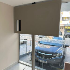 TOTEM PARA TELEVISÃO - PRESO TETO E PISO - JÁ ESTÁ DESINSTALADO - C052.207