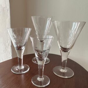 CRISTAL - TAÇAS - LOTE ÚNICO - 10 PEÇAS NO TOTAL - DIFERENTES TAMANHOS - MESMO CONJUNTO - LAPIDAÇÃO AZEITONA — R065.124