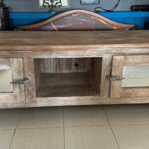 LINDO ! RACK MADEIRA PESADA - PEROBA - PORTAS LATERAIS COM ESPELHO - FECHADURA FEITA COM DOBRADIÇAS DE GELADEIRAS INDUSTRIAIS - RACK PROFUNDO - RODÍZIO ROBUSTO PARA CARGA PESADA - PARA SALA DE ESTAR, TV OU MESMO HOME HFFICE E QUARTO — F067.10