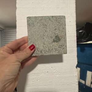 LOTE DE PEDRAS HIJAU - QUADRADINHOS DE 10x10 - 16 CAIXAS FECHADAS + ALGUMAS PEÇAS ABERTAS - APROXIMADAMENTE 16 METROS QUADRADOS DE COBERTURA - NUNCA INSTALADAS - NOVAS - LINDAS PARA ÁREAS MOLHADAS COMO PISCINAS E BANHEIROS — C082.11