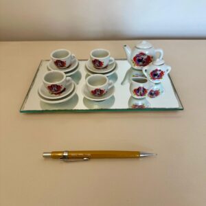 MIMO INFANTIL - CONJUNTO DE LOUCINHA INFANTIL - MINIE: BANDEJA DE ESPELHO + 4 XÍCARAS + 1 BULE + 1 CREMEIRA + 1 AÇUCAREIRO — G043.104