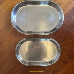 CONJUNTO DE 2 TRAVESSAS DE INOX - OVAL - PESADAS - ESTADO DE NOVAS — G043.103