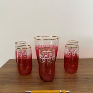 CONJUNTO ANTIGO DE 5 COPOS E BALDE - VIDRO - PEÇAS ANOS 1960 - COR ROSÉ + DETALHES BRANCO E DOURADO - O BALDE TEM UM LEVE NICADO, QUE NÃO DESMERECE A PEÇA — I018.101