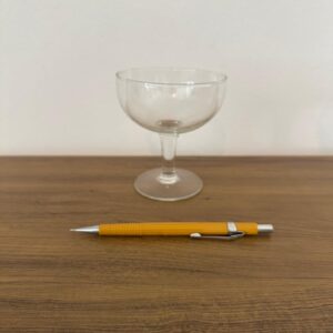 LOTE ÚNICO - 4 TAÇAS ANTIGAS - VIDRO SIMPLES - LISAS - FOFAS PELO TAMANHO - FUNCIONAM BEM PARA ESPUMANTES E PARA AS SOBREMESAS DELICADAS — I018.105