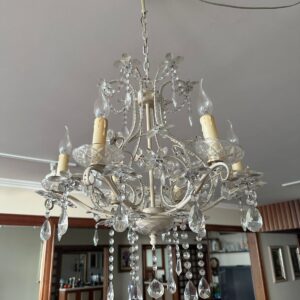 LUSTRE --- 6 BRAÇOS --- LÂMPADAS VELA --- FERRO + CRISTAL + ACRÍLICO — M135.56