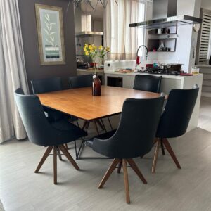 MESA DE JANTAR - CONTEMPORÂNEA - TAMPO MADEIRA MACIÇA - CHANFRADA - QUADRADA - CANTOS ARREDONDADOS - MUITO BACANA ! - PÉ CENTRAL EM FERRO - FORMA GEOMÉTRICA VAZADA - EXCELENTE ESTADO ! — S079.01