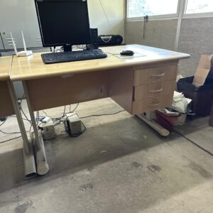 2 MESAS DE ESCRITÓRIO SIMPLES — L085.218