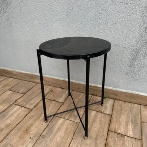 MESINHA LATERAL DE SOFÁ - FERRO E LATÃO - PRETINHA - PONTOS DE FERRUGEM - DÊ AQUELE CAPRICHO ! — L086.60