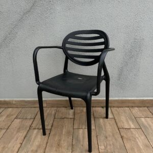 CADEIRA PRETA - POLIPROPILENO - MODELO BRACO PENHA - MUITO BOM ESTADO - SÓ PRECISA LIMPAR — L086.57