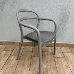 CADEIRA SISSI - TRAMONTINA - CINZA - MANCHAS E MARCAS DO USO E DO TEMPO - POLIPROPILENO - PONDEM SER PINTADAS OU MANTIDAS ASSIM PR UM BOM TEMPO AINDA - ESTÃO FIRMES E FORTES, SÓ UM POUCO DESBOTADAS - TEMOS 3 PEÇAS IGUAIS - Valor por peça — L086.56