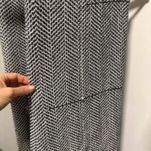 MANTA DE ALGODÃO - PARA SOFÁ OU PÉ DE CAMA - TOK STOK - CORES CRU E AZUL MARINHO MARCAS DE USO - GOSTOSA E FOFA - SÓ PRECISA LAVAR — L086.09