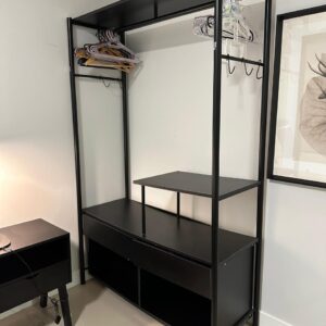 ESTANTE + ARARA - METALON + MDP - PRATELEIRA COM ENVERGADURA - ESTRUTURA METÁLICA MUITO BOA - É POSSÍVEL QUE DÊ PARA LEVAR SEM DESMONTAR... — L086.25