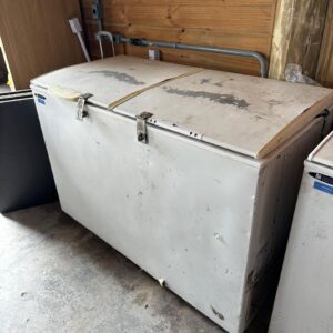 1 FREEZER HORIZONTAL GELOPAR DE 2 PORTAS COM 411 LITROS ANO 2018 — N021.17