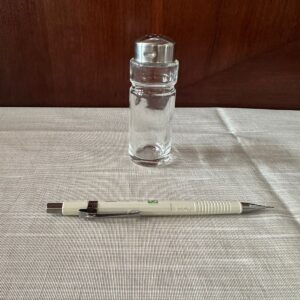 LOTE COM 10 SALEIROS EM VIDRO E TAMPA METÁLICA - TEMOS 04 LOTES- L016.216