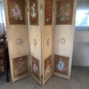 BIOMBO CHEIO DE HISTÓRIA PRA CONTAR... - DESENHOS PINTADOS À MÃO - MADEIRA JÁ COM CUPIM — L085.226