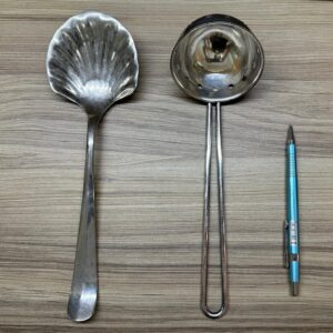 PAR DE PEÇAS PRATA: CONCHA + COLHER — I016.117