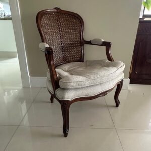 2 POLTRONAS IMI - TRELIÇA NO ENCOSTO - FORRAÇÃO NOS BRAÇOS - Valor por peça — V010.26