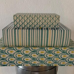 TRIO DE CAIXAS DE MADEIRA - DECORATIVAS E FUNCIONAIS — J062.217