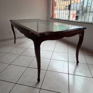 MESA MACIÇA - 8 PESSOAS - COM TAMPO VIDRO - ESTILO LUÍS XV— R069.206