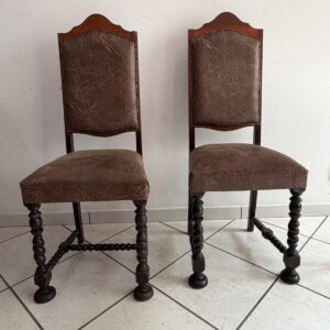 PAR DE CADEIRAS ANTIGAS - COURINO E TACHÃO — R069.207