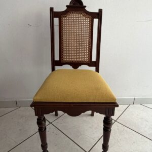 PEÇA ÚNICA - CADEIRA ANTIGA - PALHA E ESTOFAMENTO— R069.208