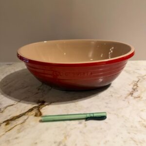 ESPAGUETEIRA LE CREUSET - PARA SERVIR - COR E ESTILO AMADOS POR AÍ... — C088.13