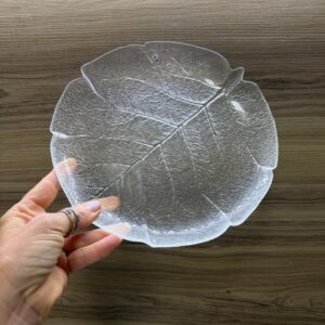 LOTE ÚNICO - 6 PRATOS SOBREMESA - ARCOROC - VIDRO - FORMATO FOLHA — I016.613