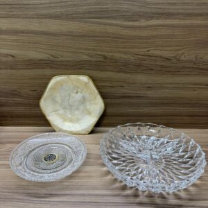 COMBO: 3 PETISQUEIRAS - DIFERENTES ENTRE SI - 1 CRISTAL + 1 MADREPÉROLA + 1 VIDRO COM PÉ PRATA — I016.616