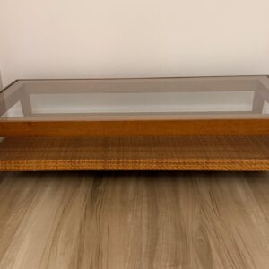 MESA DE CENTRO - RATTAN NATURAL + MADEIRA + SOBRETAMPO DE VIDRO — Z006.102