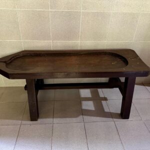 BANCO DE MADEIRA MACIÇA - BAIXO - NICHO CENTRAL - TRAZIDO D RIO DE JANEIRO — R093.05