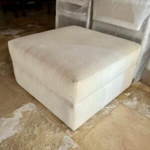 2 PUFFS QUADRADOS - COM RODÍZIO - Valor por peça — R093.09