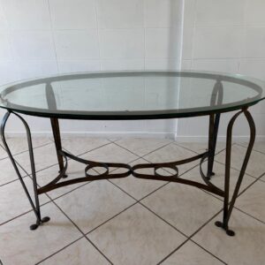 CONJUNTO DE MESA E CADEIRAS DE FERRO + TAMPO DE VIDRO - FORMATO OVAL — J069.01