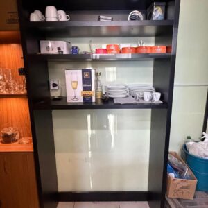 ESTANTE ALTA E VAZADA - MDF + FÓRMICA PRETA — R095.03