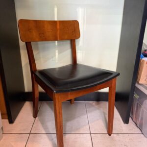 6 CADEIRAS - MADEIRA E COURO - TOK STOK - MODELO TANGO - Valor por peça — R095.06