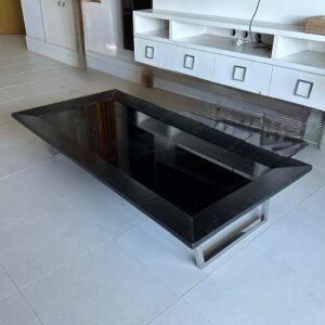 MESA DE CENTRO - PÉS INOX - TAMPO LAMINADO + SOBRETAMPO DE VIDRO PRETO — D034.200