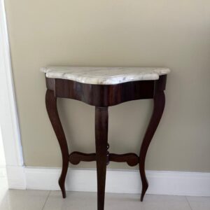 APARADOR CLÁSSICO - MEIA LUA - MADEIRA TORNEADA - TAMPO MÁRMORE — D034.207