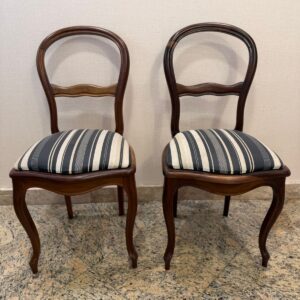 PAR DE CADEIRAS ANTIGAS - ASSENTO ESTOFADO - Preço por unidade — G058.03