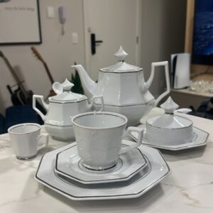 JOGO DE CAFÉ E CHA GERMER - 61 PEÇAS - FILETE PRATEADO - PRATOS OCTAVADOS — B043.100