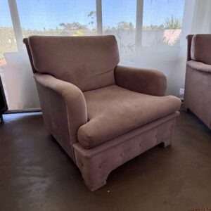 2 POLTRONAS - SUEDE CINZA - ESTRUTURA MADEIRA - Valor por peça — M141.03