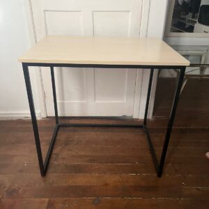 MESA RENTAGULAR - BASE METALON PRETO - TAMPO SIMPLES MDF — L090.05