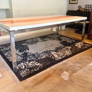 TAPETE BRANCO E PRETO - BAIXO - DESENHO DE FOLHAS - TRAZIDO DOS EUA — R093.27