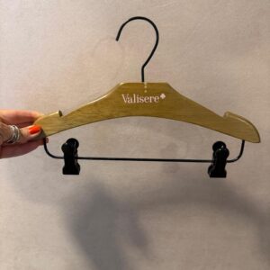 7 LOTES DE 10 CABIDES COM PRESILHA - PEQUENO - MADEIRA E METAL - Valor por lote — F060.103