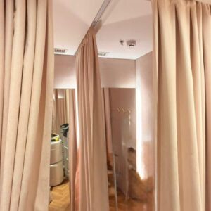 3 CORTINAS - FORRAÇÃO DUPLA - SUEDE ROSA CLARO - PARECE CAMURÇA - ACOMPANHA TRILHO SUIÇO - Valor por peça — F060.114