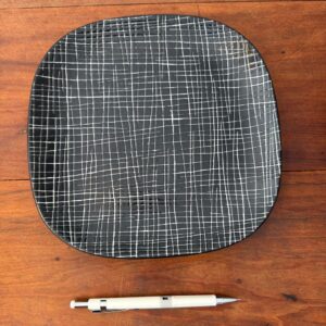 CONJUNTO DE LOUÇA - CALVIN KLEIN - THE KHAKI COLLECTION - 10 PEÇAS - PRETA + DETALHES OFF WHITE — G060.11