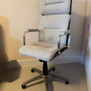 CADEIRA ESCRITÓRIO - ESPALDAR ALTO - TECIDO - TOK STOK - MODELO LAVORO — F068.08