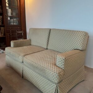 SOFÁ CLASSICO - MUITO CONFORTÁVEL - DESING E QUALIDADE JUNTAS - TECIDO ENCORPADO — L079.111