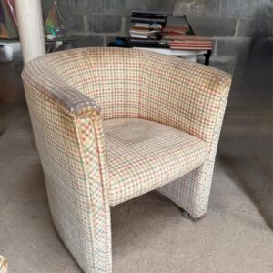 POLTRONINHA PEQUENA - COM BRAÇO - COM RODÍZIO — L079.110