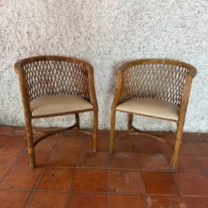 PAR DE CADEIRAS - RATTAN NATURAL - CHARMOSAS — L079.119